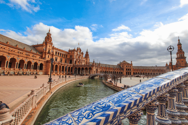 Andalucía: La comunidad de España que te permite estudiar un máster a más bajo costo que Latinoamérica